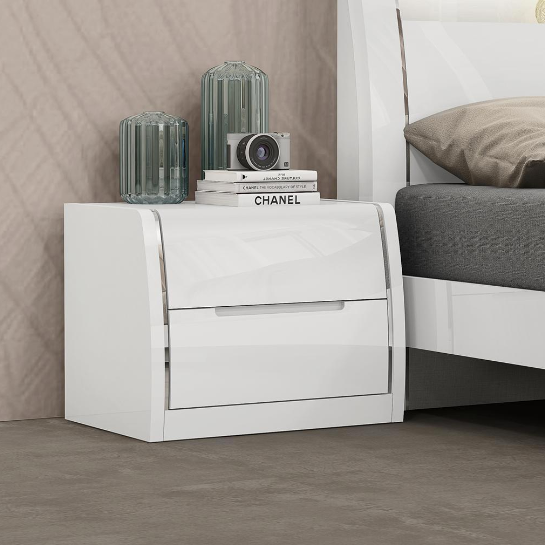 White Lacquer Finish Storage Bedset